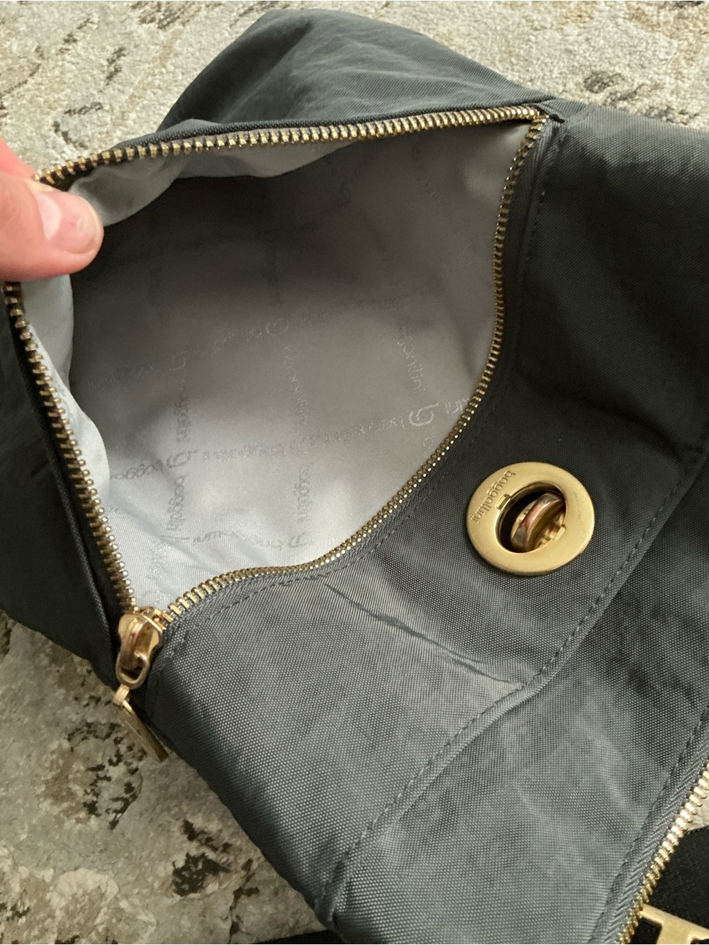Spacious Crossbody Bag with Gold Hardware 🌟🌟 - Picture 7 of 11